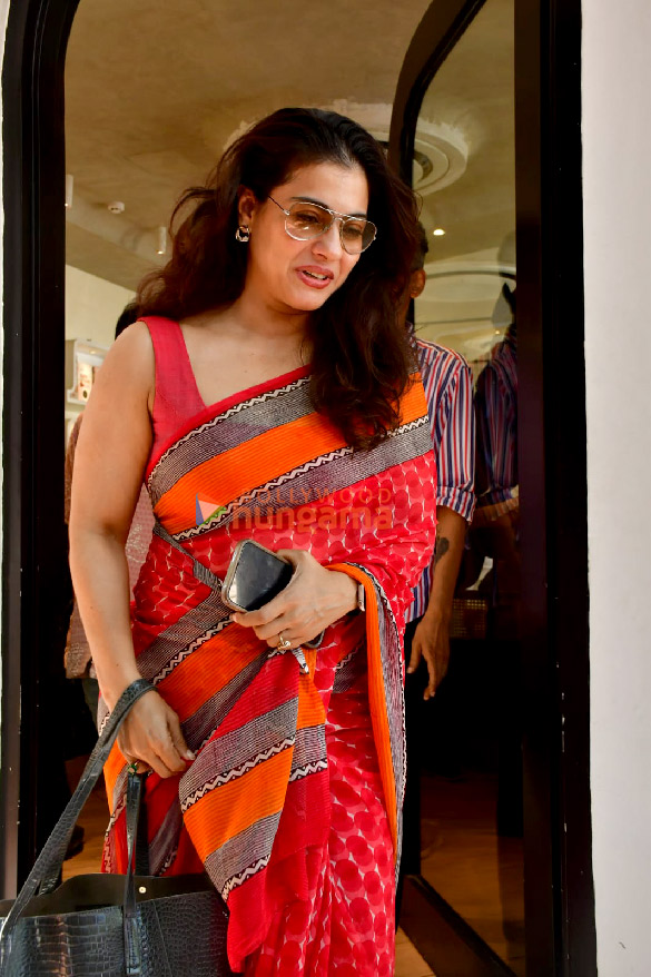 photos kajol snapped in juhu 4 4