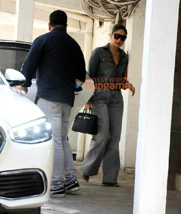 photos kareena kapoor khan snapped at rhea kapoors house in bandra 1