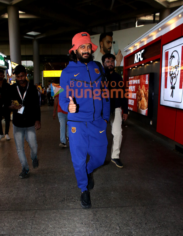 photos kartik aaryan tamannaah bhatia and others snapped at the airport 1