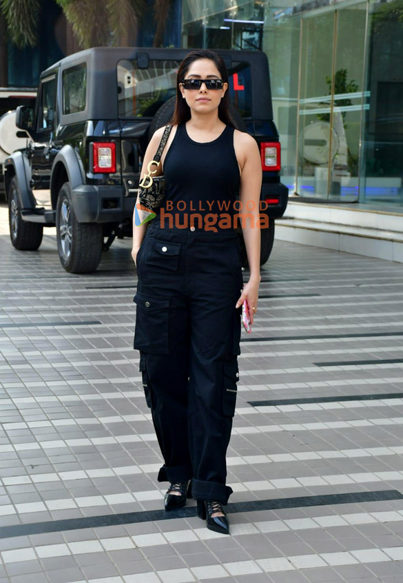 photos kriti sanon nushrratt bharuccha and sajid nadiadwala snapped in andheri 5