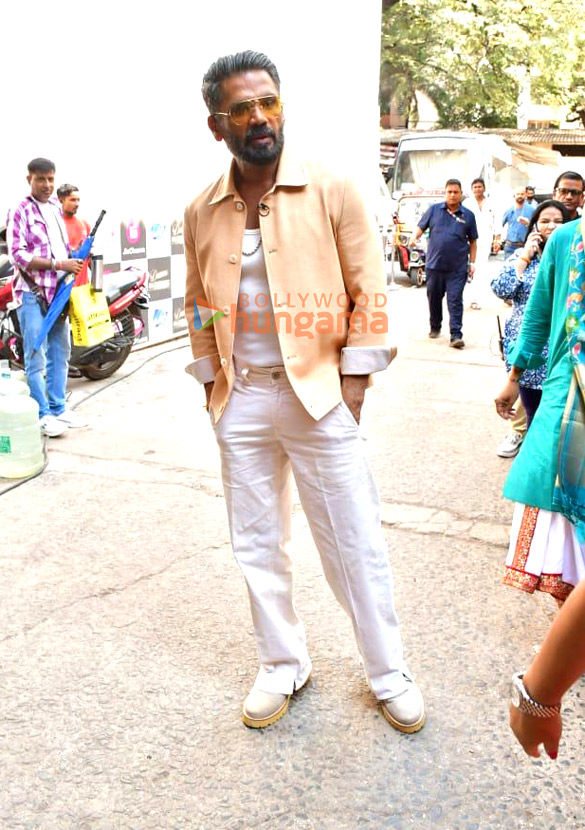 photos madhuri dixit suniel shetty and bharti singh snapped on the sets of dance deewane 4 1 6