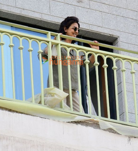 photos neetu singh snapped at ranbir kapoors new residence in pali hill 1