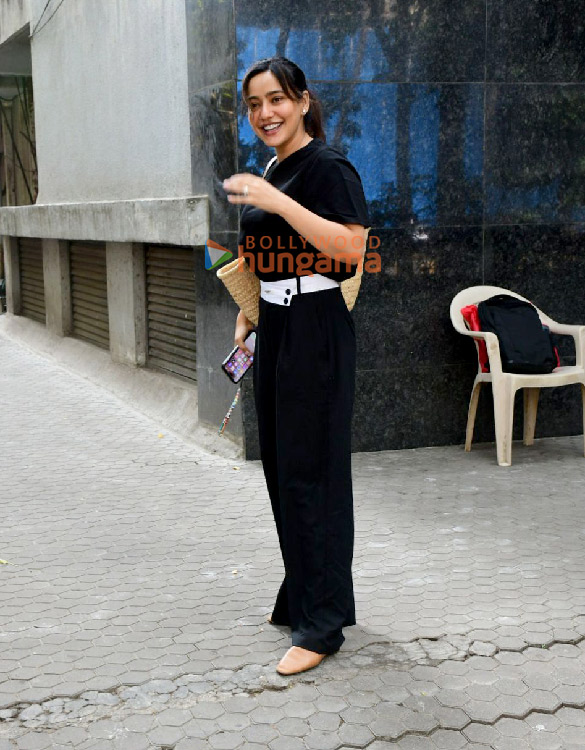 photos neha sharma spotted outside a clinic in santacruz 3