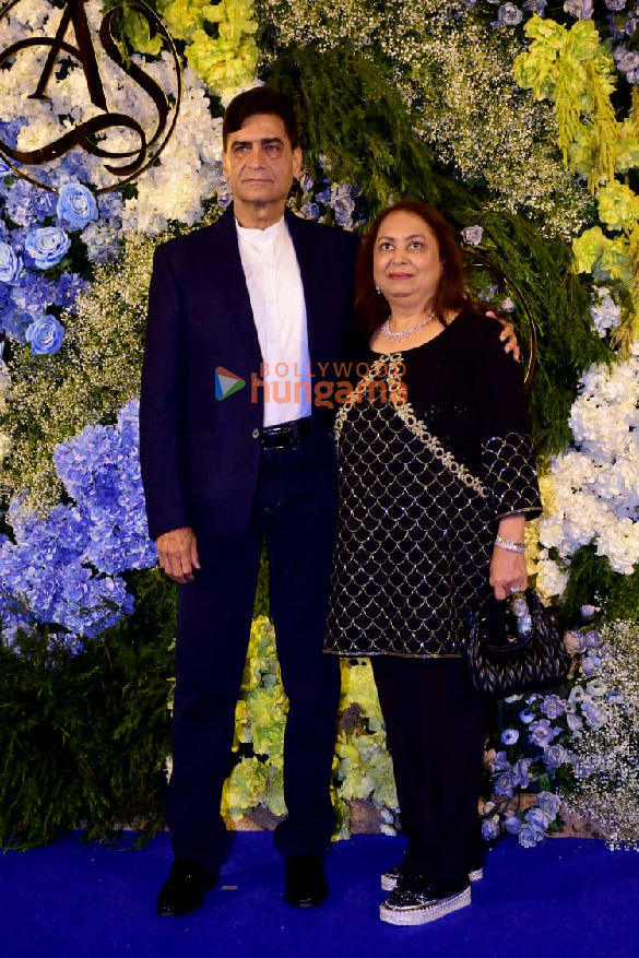 photos producer anand pandit and family snapped with daughter aishwarya and son in law sahil at their wedding reception 15