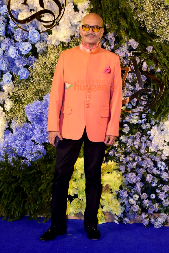 photos producer anand pandit and family snapped with daughter aishwarya and son in law sahil at their wedding reception 16