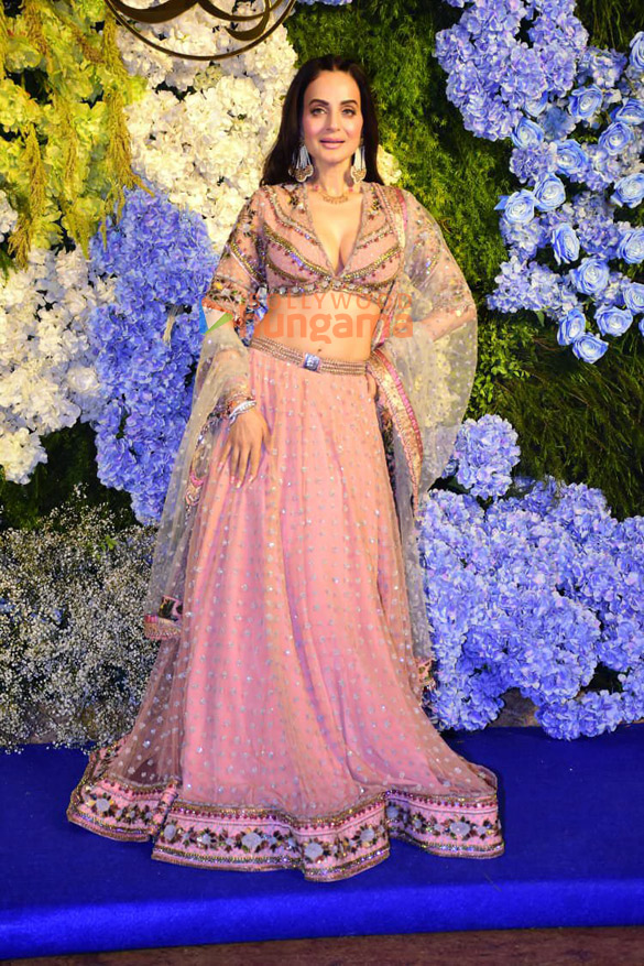 photos producer anand pandit and family snapped with daughter aishwarya and son in law sahil at their wedding reception 27