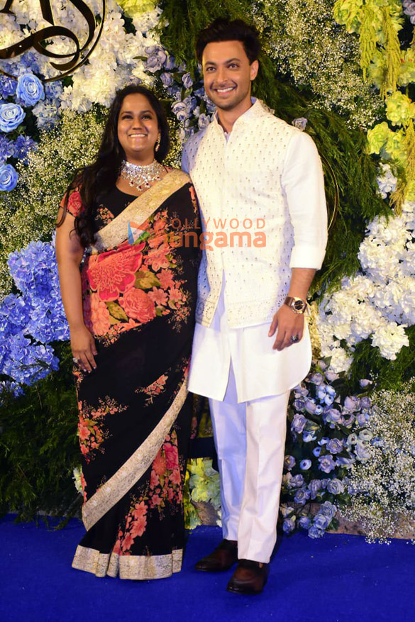 photos producer anand pandit and family snapped with daughter aishwarya and son in law sahil at their wedding reception 3 2