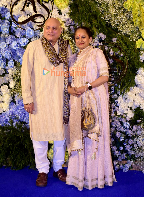 photos producer anand pandit and family snapped with daughter aishwarya and son in law sahil at their wedding reception1 3