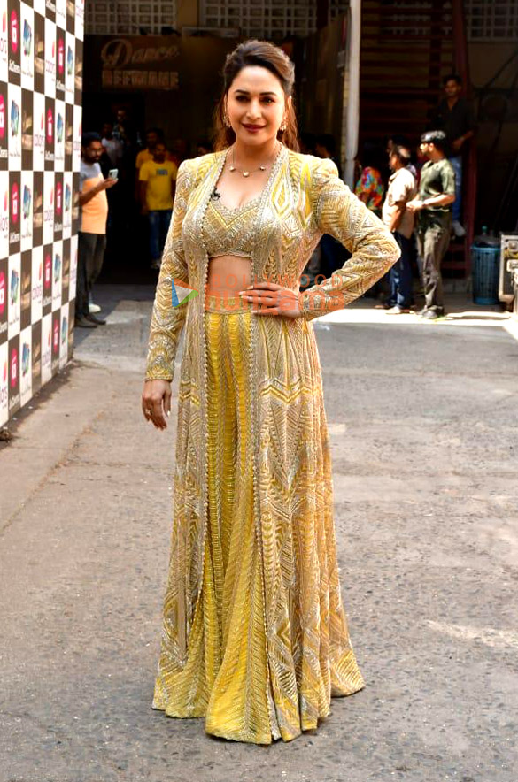 photos rajkummar rao alaya f madhuri dixit karisma kapoor suniel shetty and bharti singh snapped on the sets of dance deewane 4 2