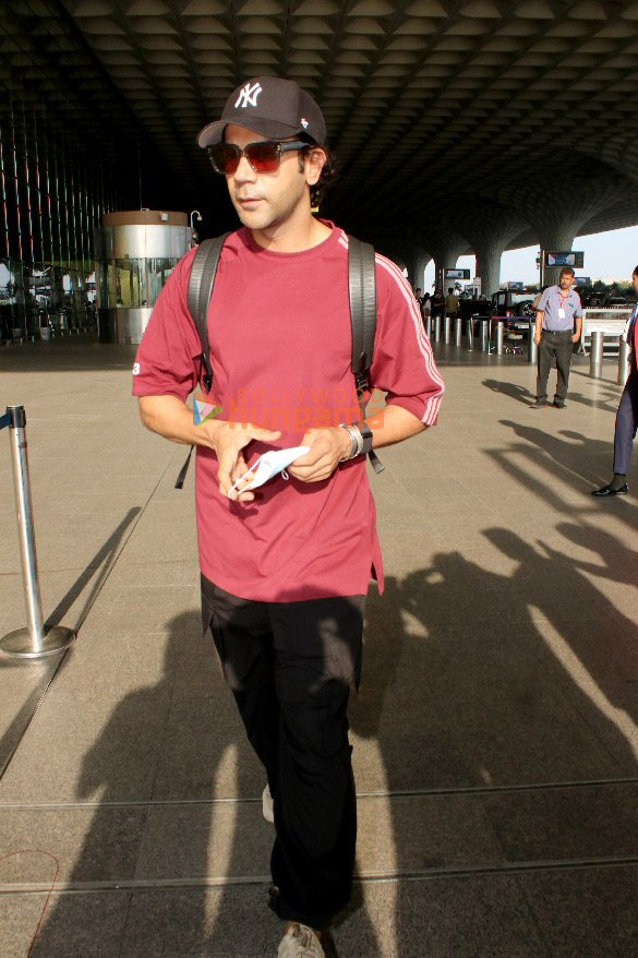 photos rakul preet singh rajkummar rao and jyothika snapped at the airport 5