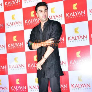 Photos: Ranbir Kapoor attends the store launch of Kalyan Jewellers in Andheri