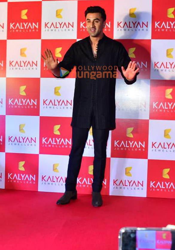 photos ranbir kapoor attends the store launch of kalyan jewellers in andheri 4