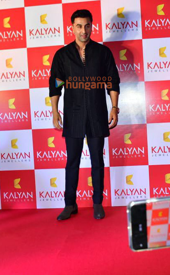 photos ranbir kapoor attends the store launch of kalyan jewellers in andheri 5