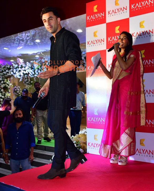 photos ranbir kapoor attends the store launch of kalyan jewellers in andheri 6
