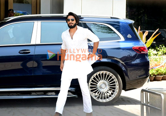 photos ranveer singh and suniel shetty snapped at kalina airport 2