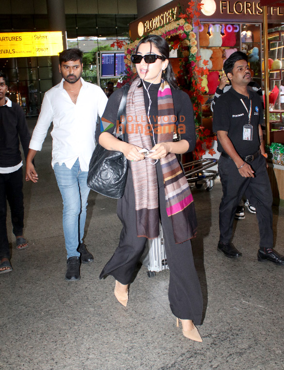 photos rashmika mandana snapped at the airport 2