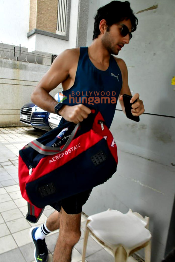 photos saiee manjrekar and ibrahim ali khan snapped at the gym in juhu 5