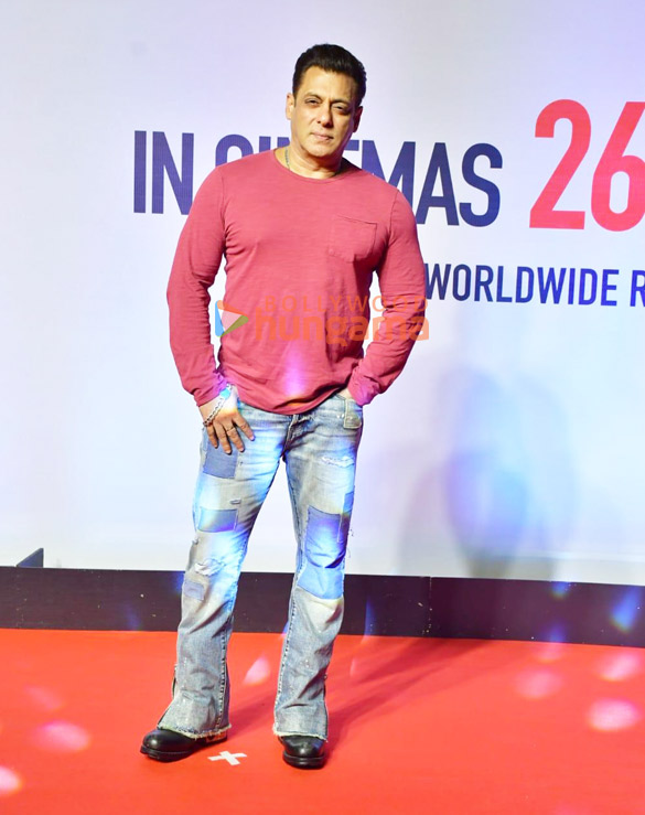 photos salman khan sohail khan arbaaz khan and others grace the premiere of ruslaan 2524 3