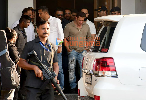 photos salman khan and manushi chhillar snapped at kalina airport 3