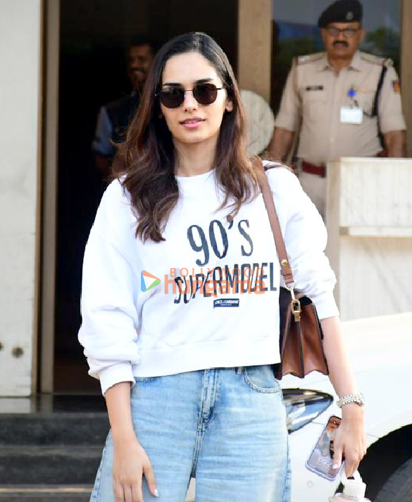 photos salman khan and manushi chhillar snapped at kalina airport 4