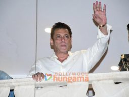 Photos: Salman Khan greets his fans from his residence on the occasion of Eid