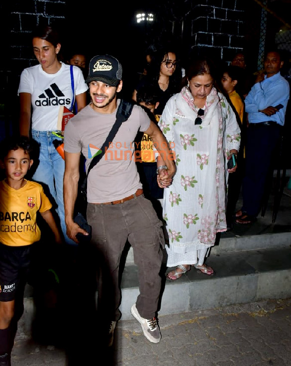 photos shahid kapoor and ishaan khatter snapped with their mom neelima azeem in juhu 2