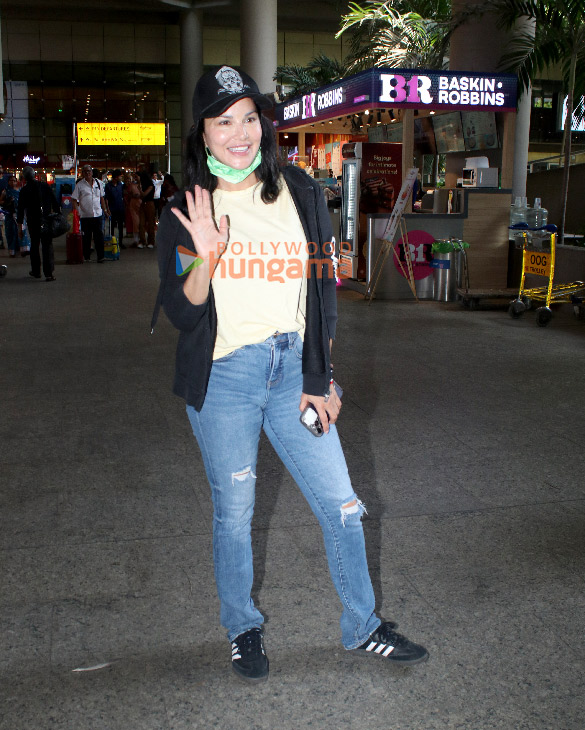 photos sunny leone daisy shah and others snapped at the airport 4