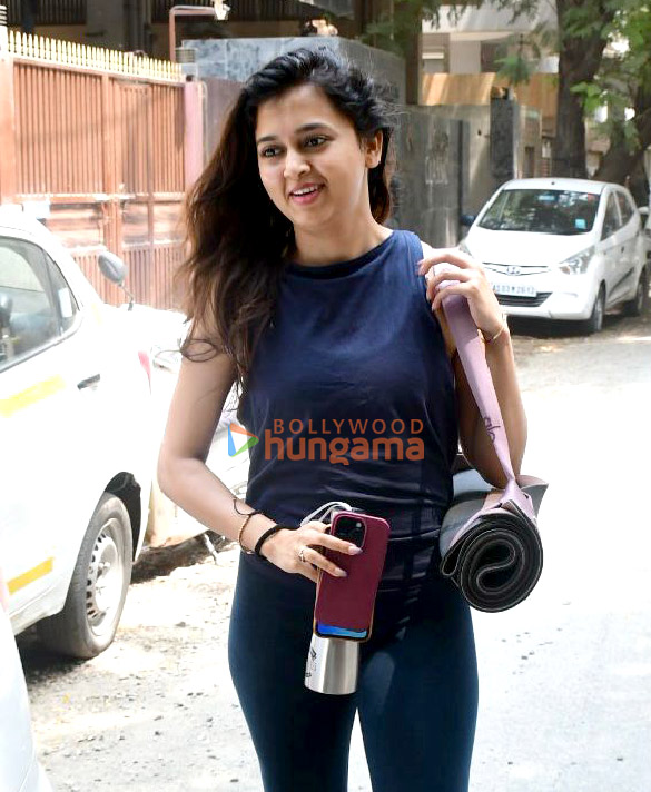 photos tejasswi prakash snapped outside her yoga class 1
