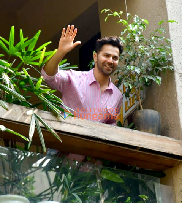 photos varun dhawan celebrates his birthday with media 1