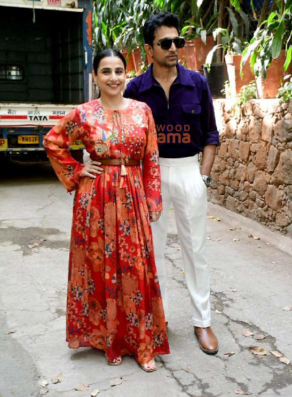 photos vidya balan and pratik gandhi spotted at krome studio promoting do aur do pyaar in bandra 6