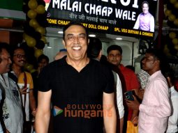 Photos: Vindu Dara Singh and others snapped at Veerji Malai Chaap Wale Mumbai outlet in Juhu