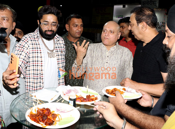 photos vindu dara singh and others snapped at veerji malai chaap wale mumbai outlet in juhu 5