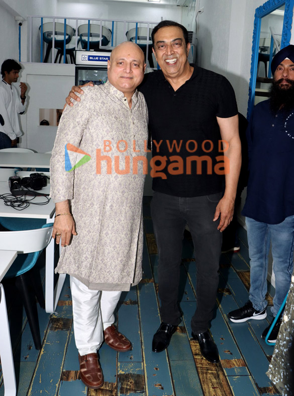 photos vindu dara singh and others snapped at veerji malai chaap wale mumbai outlet in juhu 6