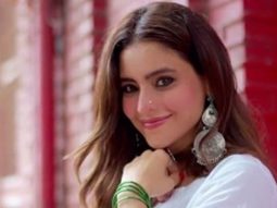 Priceless smile! Aamna Sharif looks beautiful in this white outfit