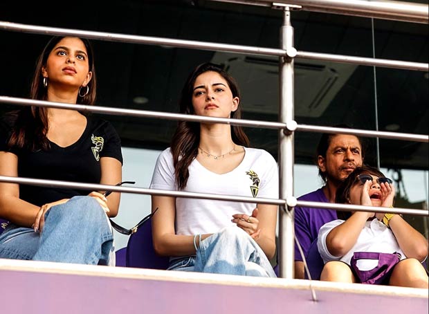 Shah Rukh Khan receives roaring welcome at Eden Gardens; Suhana Khan, AbRam Khan and Ananya Panday join KKR vs LSG match, see pics and videos 