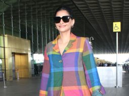 Sonam Kapoor is all smiles as she gets clicked by paps
