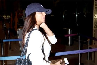 Suhana Khan & Aryan Khan smile for paps as they get clicked at the airport