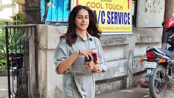 The prettiest smile in Bollywood! Genelia Deshmukh gets clicked by paps
