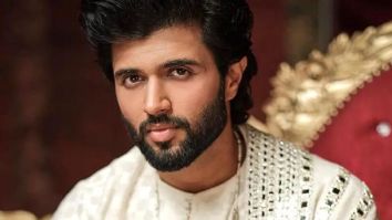 Vijay Deverakonda along with family attend security guard’s wedding; video surfaces online