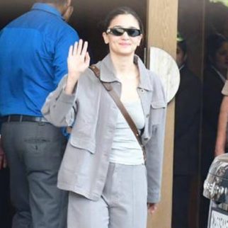 Alia Bhatt waves at paps as she gets clicked at the airport