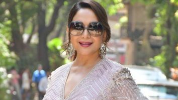 Apsara Aali!!! Madhuri Dixit looks gorgeous in this outfit at Dance Deewane sets