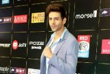 BH Style Icons 2024 Awards: Kartik Aaryan looks sharp in suit as he poses for paps