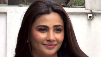 Daisy Shah look so pretty in this flowy white dress