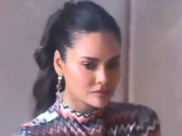 Hypnotizing us with her beauty! Esha Gupta