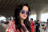 Effortlessly slaying her casuals! Zareen Khan gets clicked at the airport