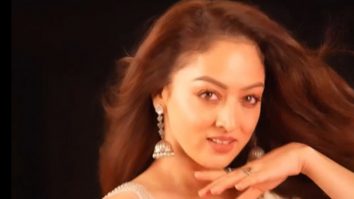 Graceful! Sandeepa Dhar steals our hearts with her pretty smile!