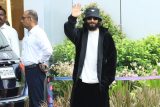 ‘Jhakkas’, paps compliment Ranveer Singh as he gets clicked at the airport