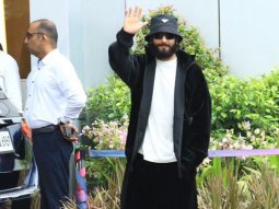 ‘Jhakkas’, paps compliment Ranveer Singh as he gets clicked at the airport