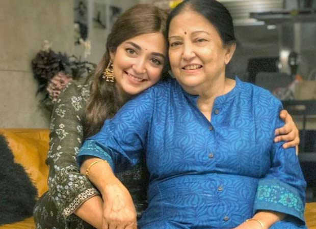 Monali Thakur performs in Bangladesh after mother's passing