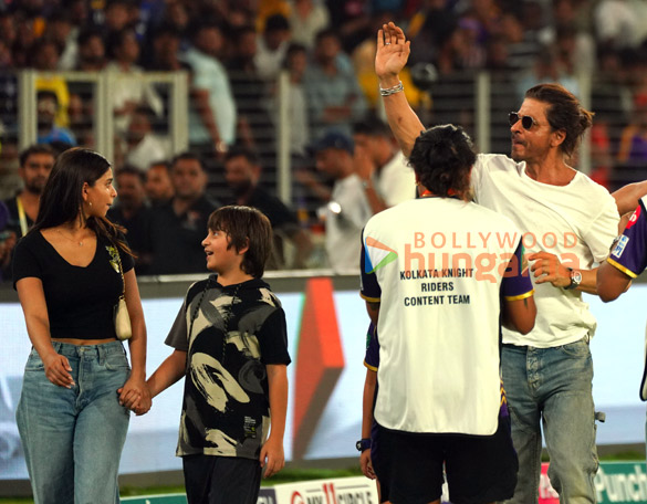photo shah rukh khan snapped attending kkr match with abram khan and suhana khan in ahmedabad 2